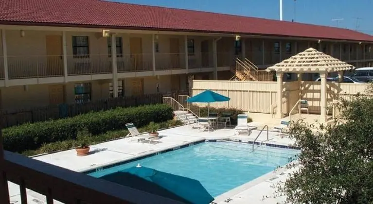 Magnuson Hotel Texarkana
