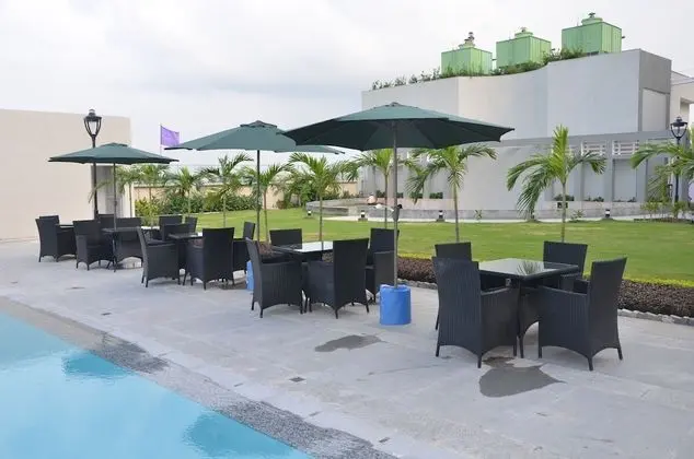 Maha Bodhi Hotel Resort Convention Centre - Havuz