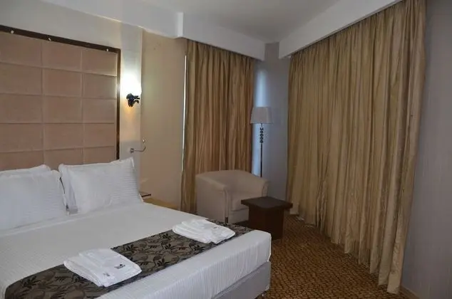 Maha Bodhi Hotel Resort Convention Centre - Oda