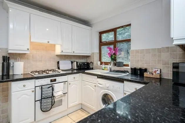 Maidenhead Pet Friendly 4 Bed House - Mutfak