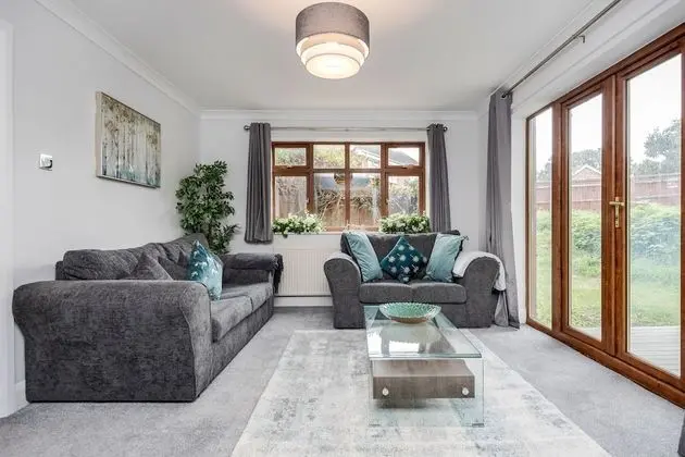 Maidenhead Pet Friendly 4 Bed House - Öne Çıkan Resim