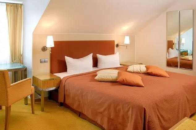 Maien Hotel & Restaurant - Oda