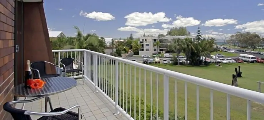Main Beach Apartments - Lobi