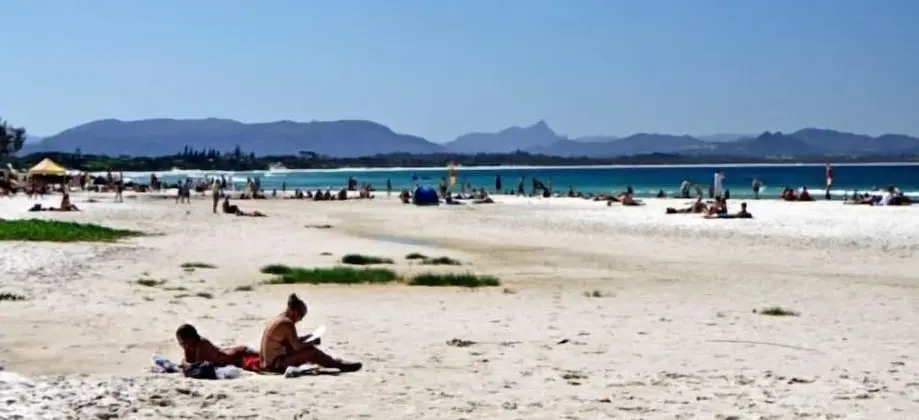 Main Beach Apartments - Plaj