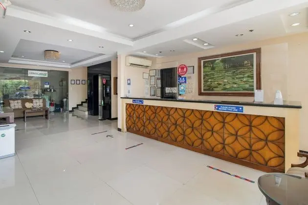 Main Hotel and Suites - Lobi