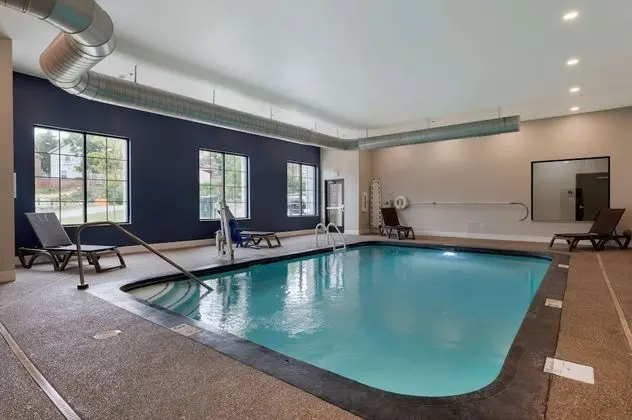 MainStay Suites Cincinnati University - Uptown - Havuz