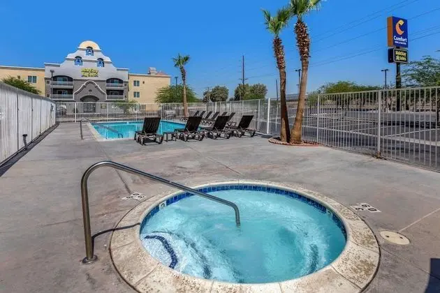 Mainstay Suites El Centro I-8 - Havuz
