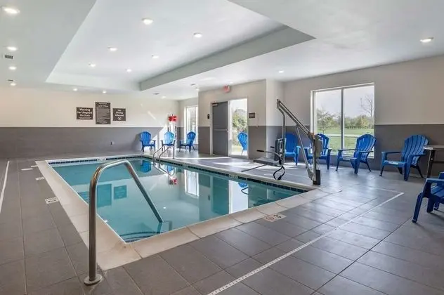 MainStay Suites - Havuz