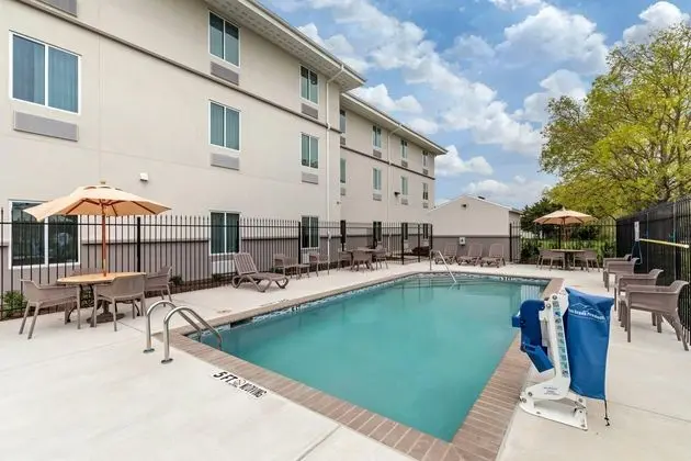 MainStay Suites Lancaster Dallas South - Havuz