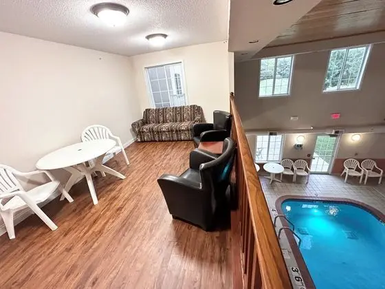 MainStay Suites - Havuz