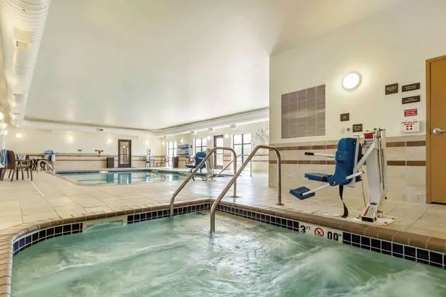 MainStay Suites University - Havuz