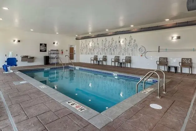 MainStay Suites Waukee - West Des Moines - Havuz