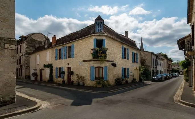 Maison d'Angle - In the historical district