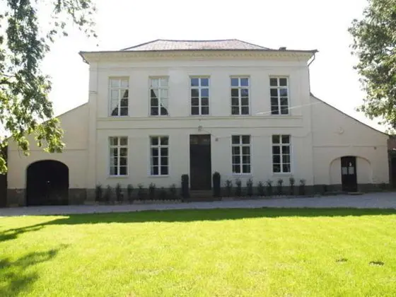 Maison De Plumes
