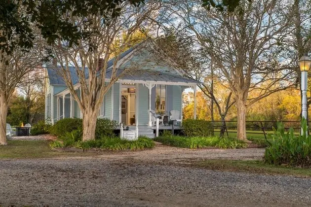 Maison D'Memoire Bed & Breakfast Cottages