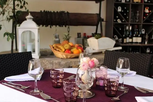 Maison Du Prince De Conde - Yerinde Yemek