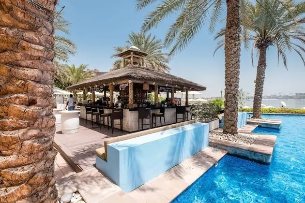Maison Privee - Beach Access Apt w/ Burj & Sea Views on The Palm - Havuz