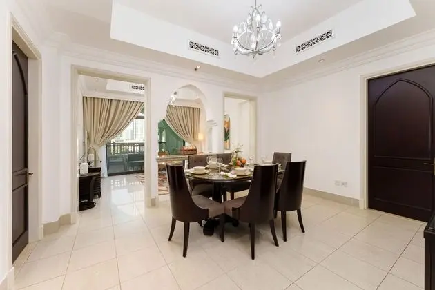 Maison Privee - Downtown Dubai Apt w/ Burj Khalifa and Dubai Mall Vw