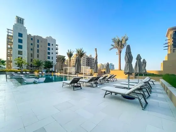 Maison Privee - Exclusive Luxury 3BR Apt with scenic views of Burj Al Arab - Havuz