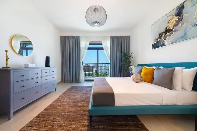 Maison Privee - Exclusive Luxury 3BR Apt with scenic views of Burj Al Arab - Oda