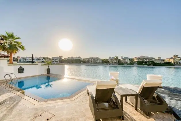 Maison Privee - Glamourous Beachfront Villa on The Palm w/ Pool