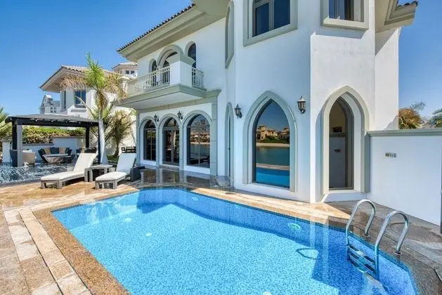 Maison Privee - Glamourous Beachfront Villa on The Palm w/ Pool - Havuz