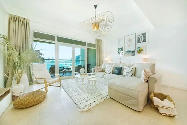Maison Privee - Modern & Bright Apt w/ Sea Front Views of Burj al Arab
