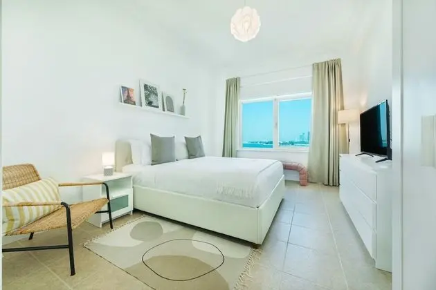 Maison Privee - Modern & Bright Apt w/ Sea Front Views of Burj al Arab - Oda