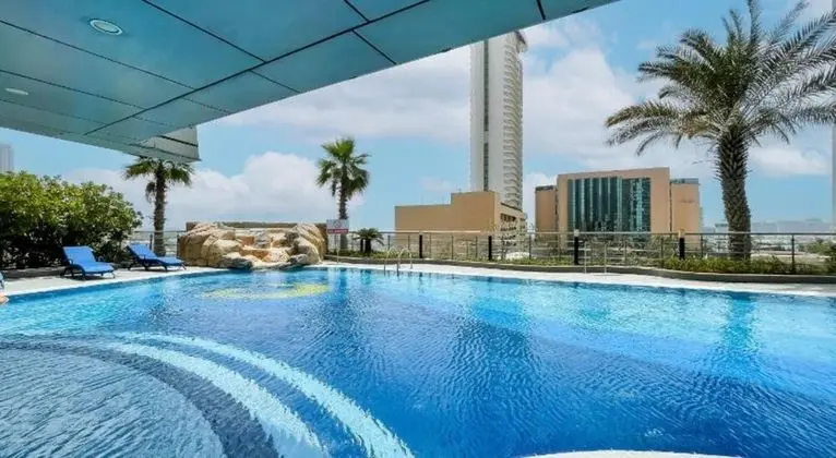 Maison Privee - Spacious 1/Bed apartment in Dubai Marina - Havuz