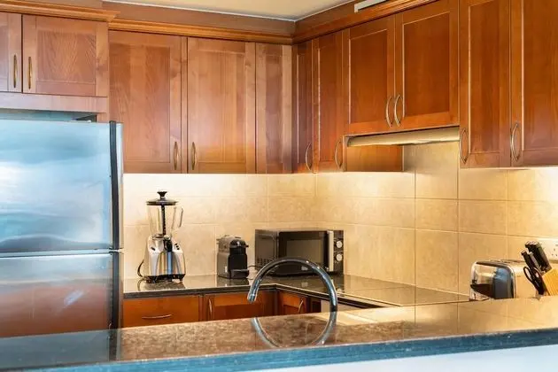 Maison Privee - Stunning Waterfront Apt w/ Marina View nxt to Beach - Mutfak