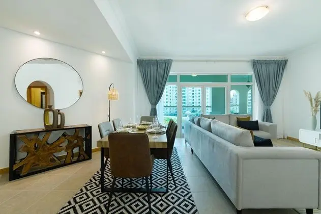 Maison Privee - Stylish Apt with Large Patio close to the Beach - Öne Çıkan Resim
