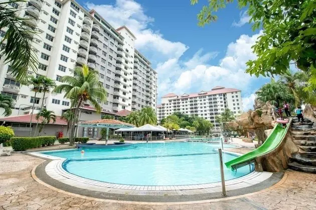 Maison Seaview Suites Port Dickson - Havuz