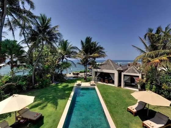 Majapahit Beach Villas by Nakula - Havuz
