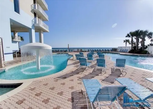 Majestic Beach Resort by Book That Condo - Havuz