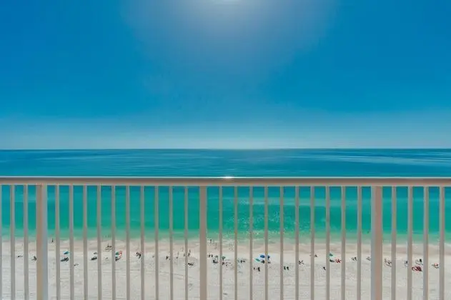 Majestic Beach Resort by Book That Condo - Plaj