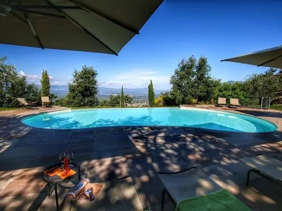 Majestic Farmhouse in Loro Ciuffenna With Pool