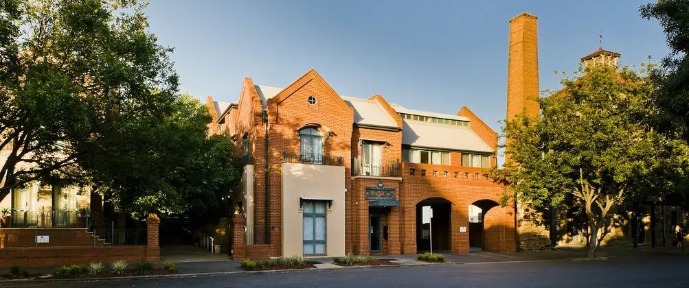 Majestic Old Lion Apartments