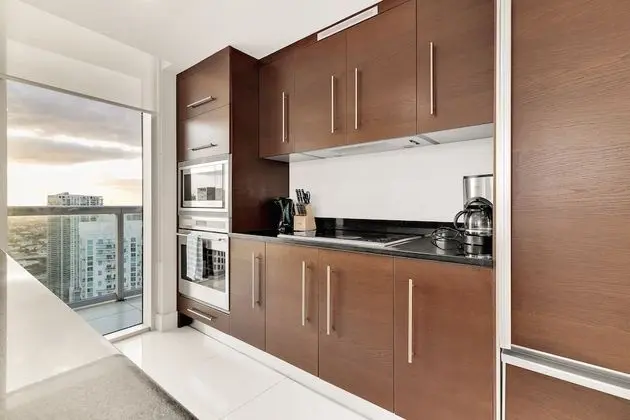 Majestic PH in Brickell-Top Amenities - Mutfak