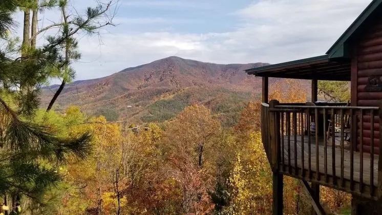 Majestic Views - Four Bedroom Cabin