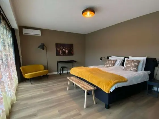 Majestic Villa in Zeewolde With Garden - Oda