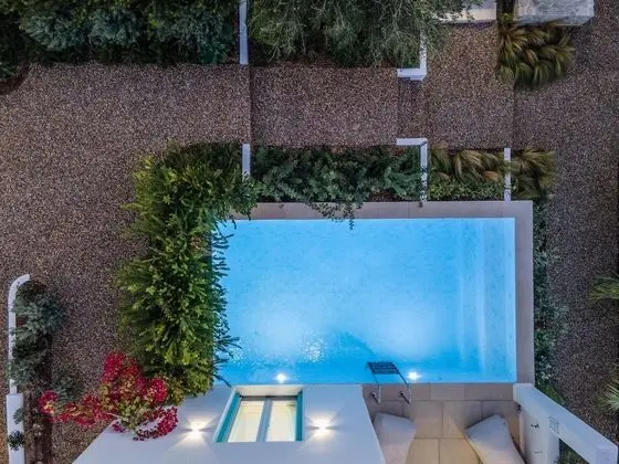 Majo Suites Hotel