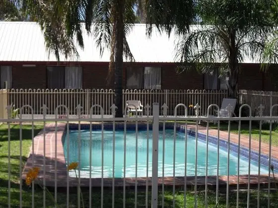 Major Mitchell Motel - Havuz