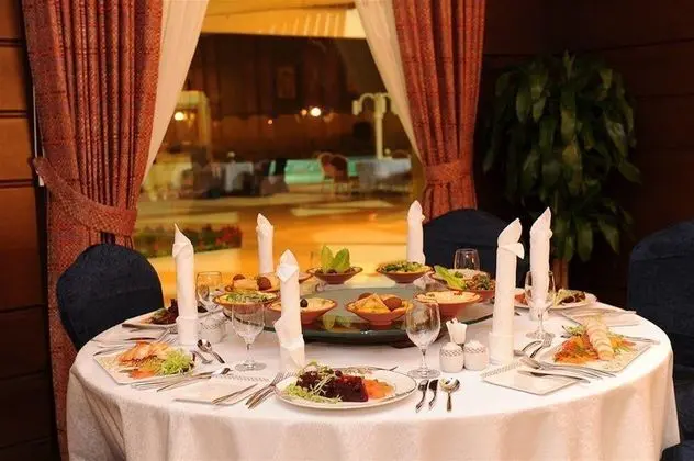 Makarem Riyadh Airport Hotel (RIYADH MARRIOTT) - Yeme / İçme