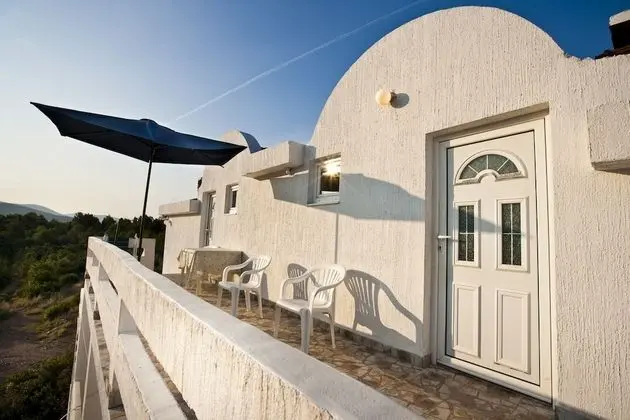 Maki Apartments - Dış Mekan