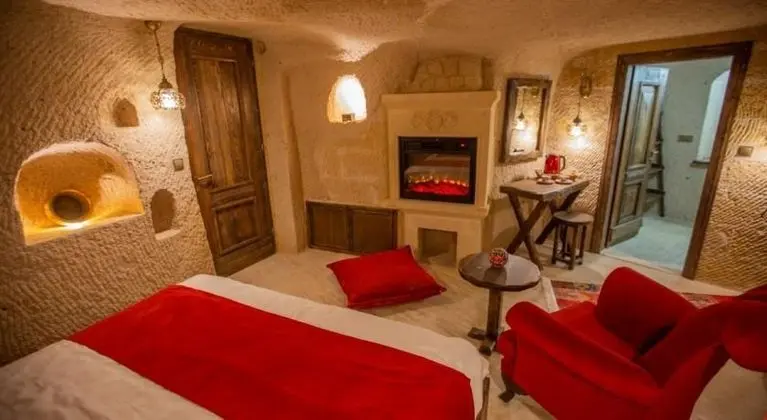 Maks Cave House