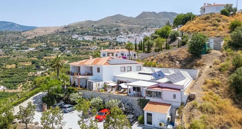 Malaga Hills, Adults Only boutique, wellness & hiking Eco-Hotel - Dış Mekan