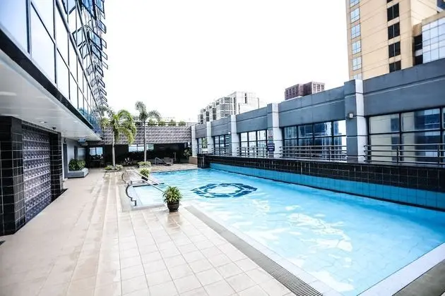 The Malayan Plaza - Havuz