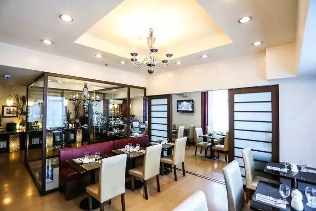 The Malayan Plaza - Yerinde Yemek
