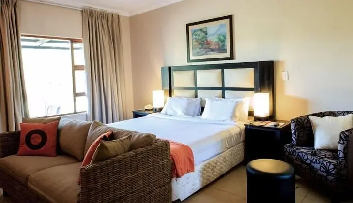 Malibu Country Lodge