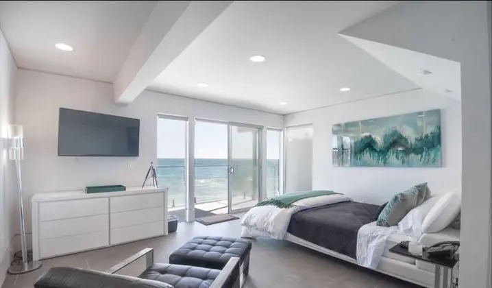 Malibu Ocean Front Villa - Oda